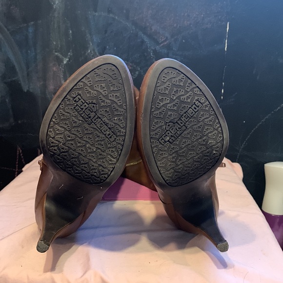 Fergalicious heeled boots. Size 7M. - Picture 5 of 6